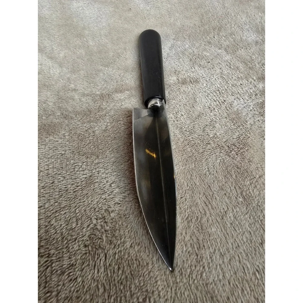 Pampered Chef V-Shaped Cutter, model #1160.